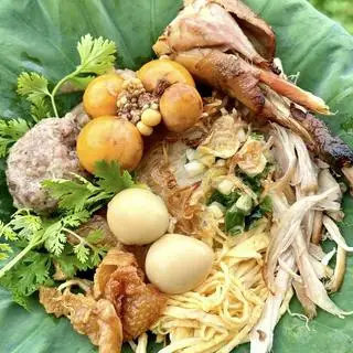 Xôi thập cẩm và da gà hộp nhỏ - 25.000 ₫ tại Xôi Mặn 261 - Nguyễn Văn Quá