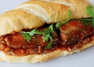 Bánh mì cá mòi - 37.000 ₫ tại Bánh Mì Lương Phan 26 -  Đường Số 10