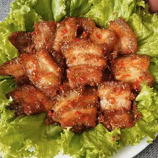 Cơm Ba Rọi Chiên Giòn - 60.000 ₫ tại Daily - Cơm Văn Phòng & Healthy Food - Nguyễn Trãi