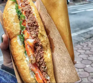 Hình ảnh Bánh mì pate trứng