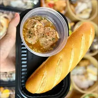Hình ảnh Bánh mì xíu mại
