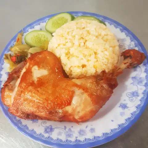 Cơm Gà Xối Mỡ Khôi Nguyên - Thống Nhất - Cơm/Cơm tấm gần bạn