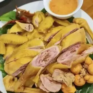 Gà hấp lá é nguyên con ko đầu ôm trứng chặt sẵn - 269.000 ₫ tại Gà Hấp Lá É & Gà Ủ Muối 787 - Trường Chinh 