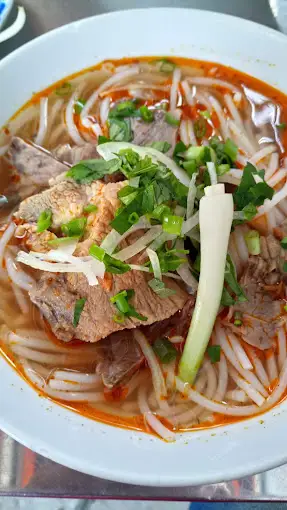 Bún bò sườn bò  - 55.000 ₫ tại Bún Bò Huế 292 - Nguyễn Xí 