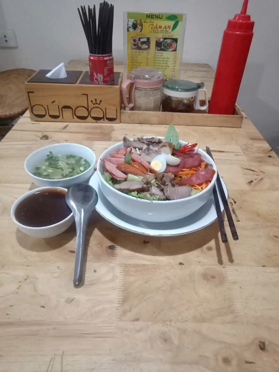 Hình ảnh Bún trộn thập cẩm