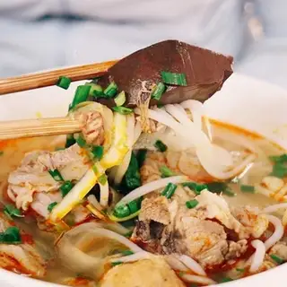 Nạm - 39.000 ₫ tại Quán O Huệ - Bún Bò Gốc Huế & Mì Quảng - Bùi Đình Tuý