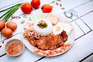 Hình ảnh Cơm vàng - bì - chả - trứng - sườn
