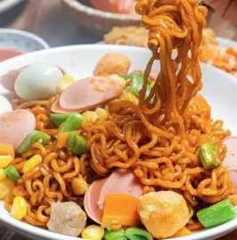 Mì trộn Indomie đặc biệt - 70.000 ₫ tại BÉ MUN - Mì Trộn Indomie & Mì Cay Seoul - Nguyễn Sơn