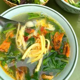Hình ảnh Bánh đa đỏ cá rô đồng rim