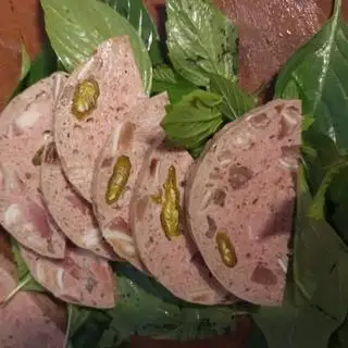 Hình ảnh Chả lụa bì ớt xiêm xanh - gói lá 1kg - 2 đòn