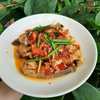 Hình ảnh Cơm cá rô sốt cà chua