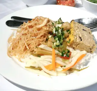 Bì chả - 35.000 ₫ tại Cơm Tấm 68 - Điện Biên Phủ