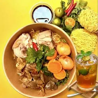 Mì khô sốt dầu hào full topping - 67.000 ₫ tại Miến Gà Khô Sốt Dầu Hào 156 - Đặng Văn Ngữ