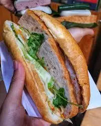 Hình ảnh Bánh mì chả nóng