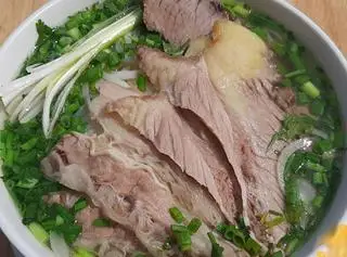 Phở tái - gầu - 69.000 ₫ tại Phở & Bún Bò Dung - Lê Văn Sỹ