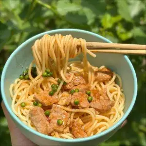 Hình ảnh Mỳ bò sốt tiêu