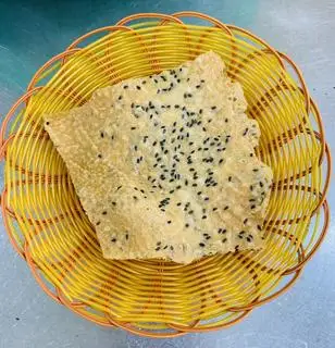 Bánh đa thêm - 4.000 ₫ tại Mì Quảng & Bún Bò Huế - Kinh Dương Vương