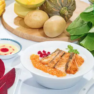 Cháo cá hồi sốt gấc - 28.000 ₫ tại Family Soup - Cháo Dinh Dưỡng - Dương Quảng Hàm