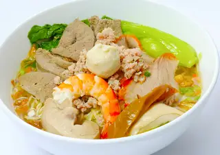 Hoành thánh thập cẩm - 70.000 ₫ tại Hủ Tiếu Xào & Mì Xào Giòn Hồng Sơn - Đề Thám