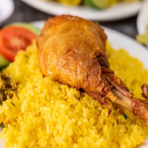 Hình ảnh Cơm đùi gà góc tư xối mỡ