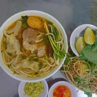 Hình ảnh Bún bò gân giò cua