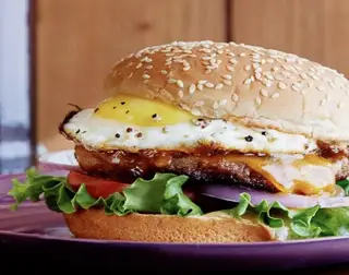 Hamburger bò trứng - 45.000 ₫ tại Sunrise Kebab - Đường Số 1