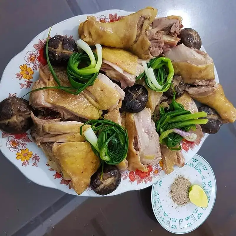 Gà hấp hành - 190.000 ₫ tại Gà Tre Hấp Mắm Nhĩ A Thiện - Trần Trọng Cung