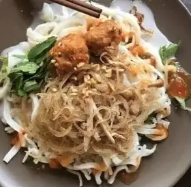 Quán Chu Poh - Bánh Tằm Bì, Bánh Đúc & Bánh Bột Lọc - Lê Văn Lương - Món truyền thống/Đặc sản gần bạn