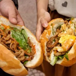 Hình ảnh Bánh mì chả trứng