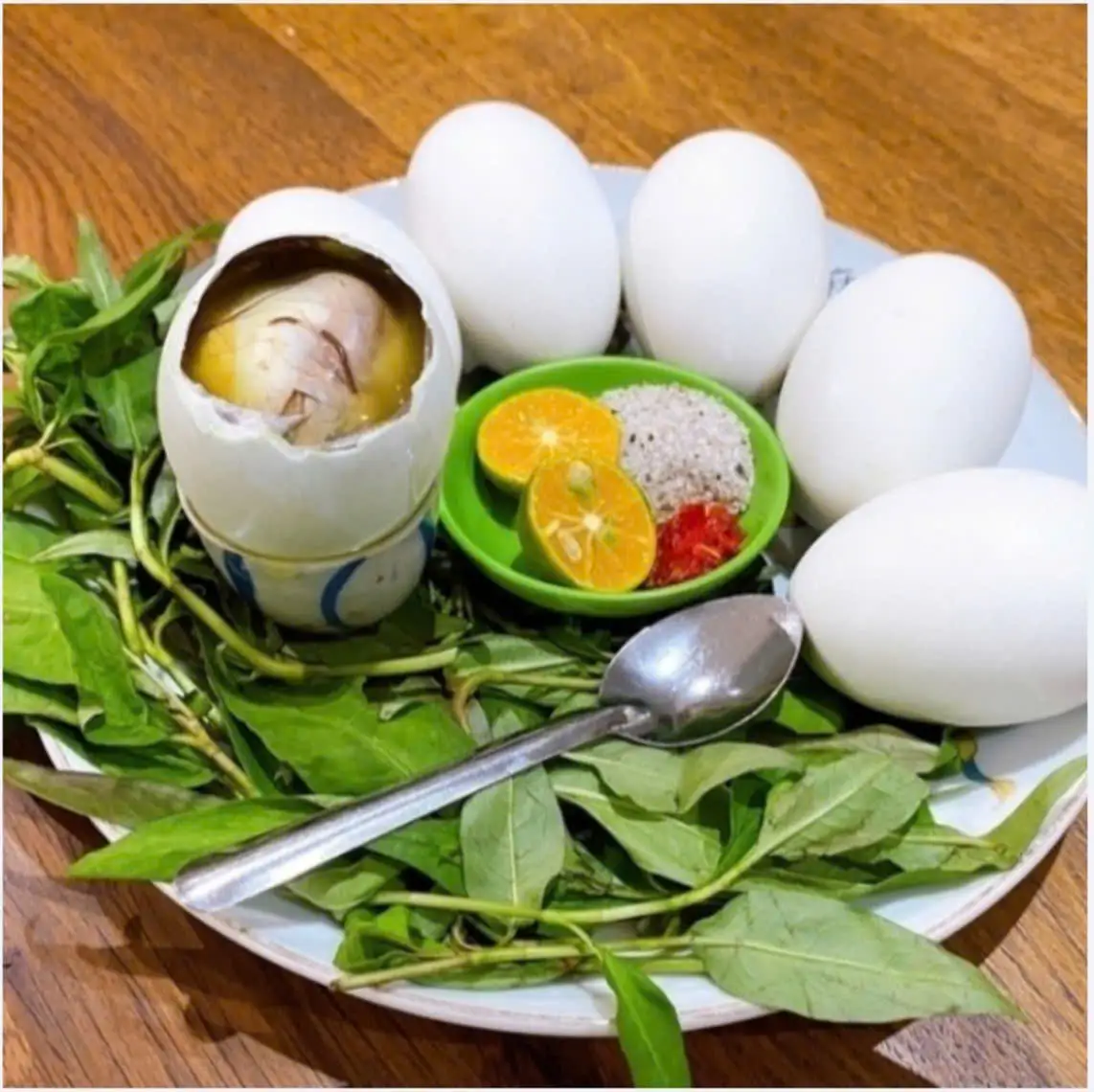 Trứng vịt lộn - 13.500 ₫ tại Ăn Vặt Bo Bo - Cá Viên Chiên & Trứng Vịt Lộn - Nguyễn Trãi