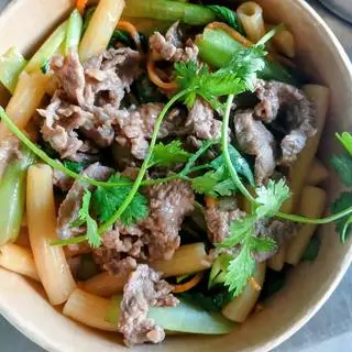 Nui xào bò - 49.000 ₫ tại Quán An Hà - Mì Xào & Bún Thái - Đường Số 13