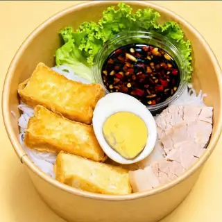 Hình ảnh Bún nước tương trứng luộc thịt đậu
