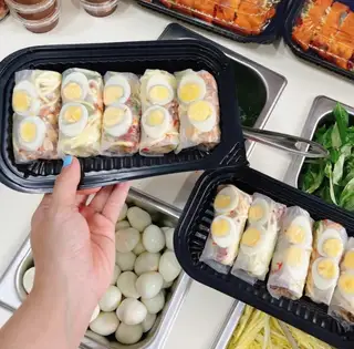 Bánh tráng cuộn sốt bơ me - 33.000 ₫ tại Bánh Tráng Trộn 9 Giờ Hơn - Tô Hiến Thành