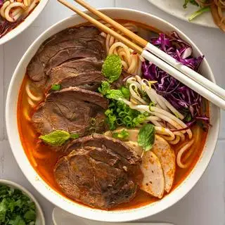 Bún bò tái chả - 50.000 ₫ tại Đặc Sản Nha Trang - Nem Nướng, Bún Bò Huế & Bún Sứa Chả Cá - Sư Vạn Hạnh