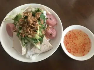 Bánh ướt chả lụa - nem - 33.000 ₫ tại Bánh Ướt Cô Ba - Linh Đông