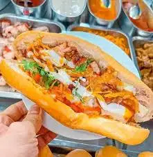 Hình ảnh Bánh mì pate xúc xích