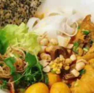 Mì quảng gà - 39.000 ₫ tại Mỳ Quảng Quỳnh - Phạm Văn Bạch