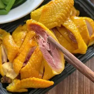 Gà ủ muối nửa con chặt - 135.000 ₫ tại Bé Bơ Food - Gà Ủ Muối - Thoại Ngọc Hầu