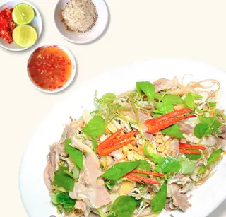 Hình ảnh Gà góc tư đùi xé bóp gỏi