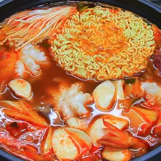Mì kim chi hải sản - 61.000 ₫ tại Mì Cay Sasin - 400 Nguyễn Văn Tăng 