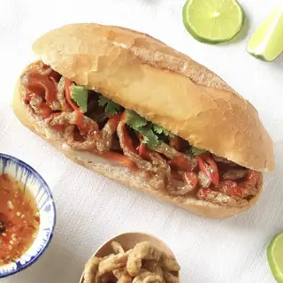 Bánh mì chả cá - 35.000 ₫ tại Bánh Mì Hà Nội Tường Vy - Nguyễn Cảnh Chân