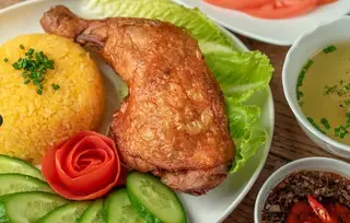 Cơm đùi gà - 97.000 ₫ tại Quán Ăn 168 - Phở Gà & Cơm Gà - Phạm Ngũ Lão