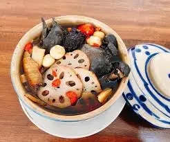 Hình ảnh Gà ác tiềm thuốc Bắc
