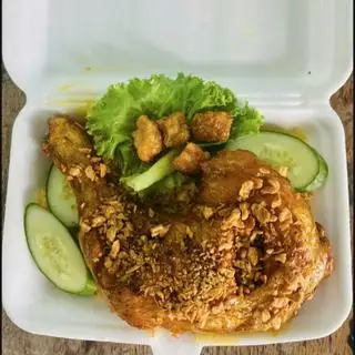 Hình ảnh Cơm gà sốt mắm tỏi