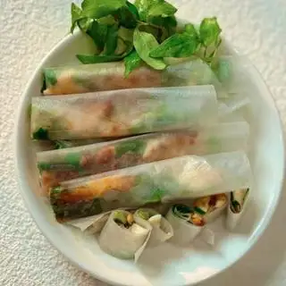 Bánh tráng cuốn sốt me - 45.000 ₫ tại Tiệm Nhỏ Chin Chin - Trà Sữa & Bánh Tráng Trộn - Sư Vạn Hạnh