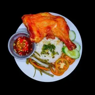 Hình ảnh Cơm gà nướng góc tư