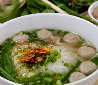 Hủ tiếu thịt + bò viên +huyết - 50.000 ₫ tại Hủ Tiếu Lý Chính Thắng - Lý Chính Thắng