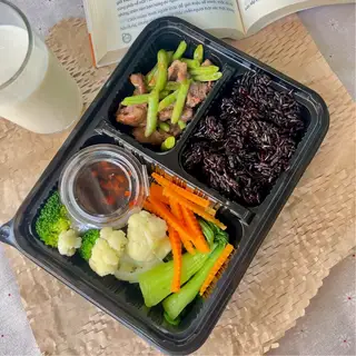 Light - Cơm Gạo Lứt Bò Xào Đậu Que - 68.000 ₫ tại Bếp Fit Nhà Phong - Đồ Ăn Healthy - Eat Clean Giảm Cân - Nguyễn Hữu Cảnh