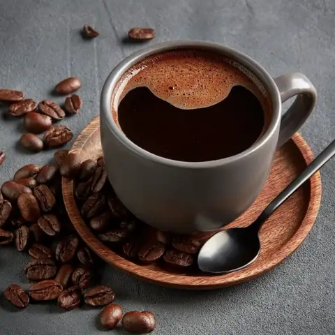 Hình ảnh 1990 (Coffee and Milk Tea 1990) - Nguyễn Xiển