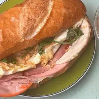 Bánh mì chả - ốp la - 43.000 ₫ tại GuDeli Cafe - Bánh Mì, Cà Phê & Thức Uống - Trương Quyền